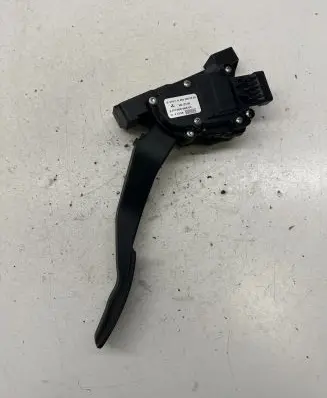 Mitsubishi Colt Accelerator throttle pedal MN125792 A4543000304 6PV00886600