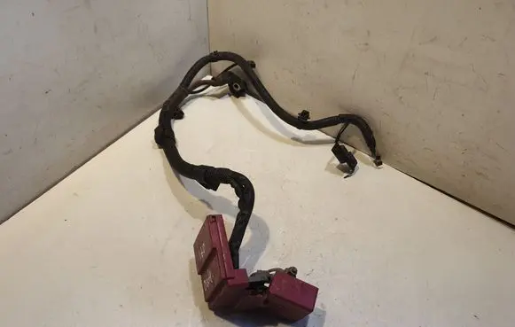 Mitsubishi Outlander Positive cable (battery) 