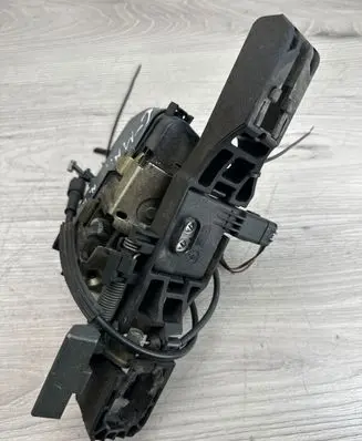 Ford C-MAX I Rear door lock 009153 BCB560 8200008431
