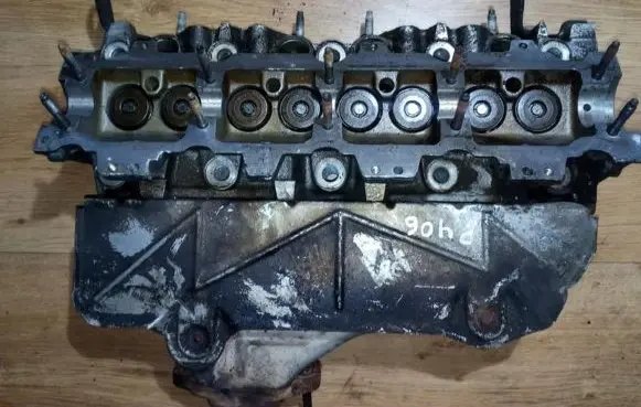 Peugeot 406 Engine head 