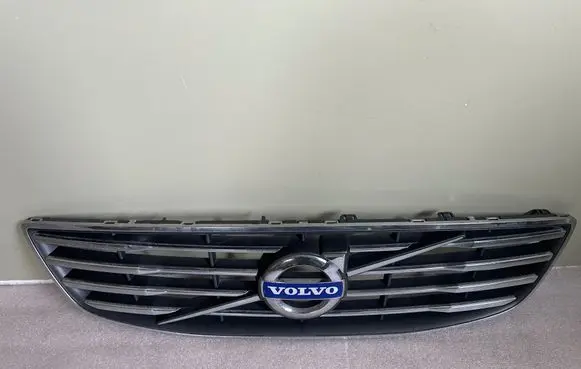 Volvo V70 Front bumper upper radiator grill 31383595 313835599 31383755