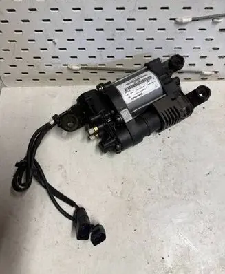 Porsche Macan (95B) Air suspension compressor/pump 95B616006D