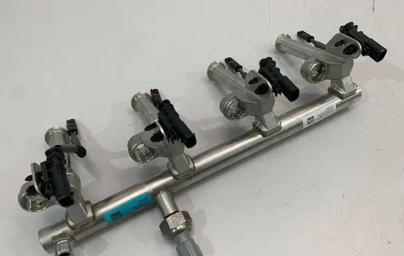 Volvo XC90 Fuel main line pipe 31410835