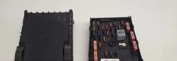 Volkswagen PASSAT B6 Fuse module 3C0937125 63592777