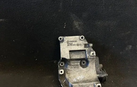 Volkswagen Golf V A/C compressor mount bracket 038260885