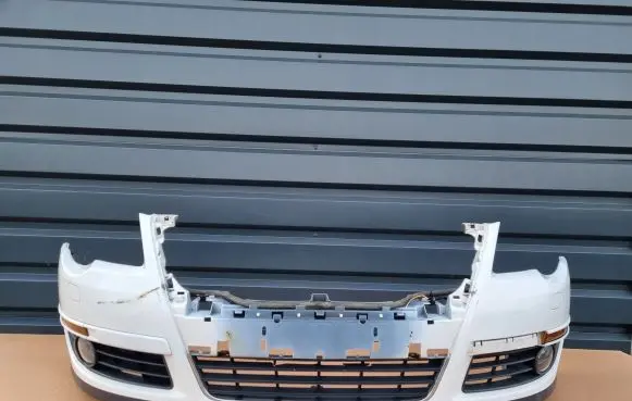 Volkswagen PASSAT B6 Front bumper 3C0807221