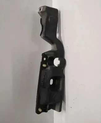 Front bumper mounting bracket