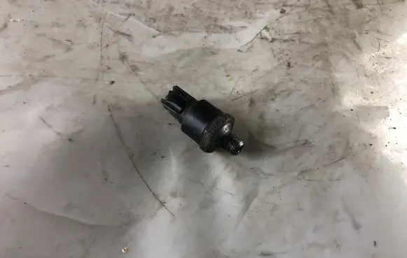 Toyota Auris 150 Oil pressure sensor 