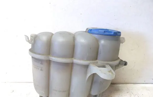 Audi A4 S4 B9 Coolant expansion tank/reservoir 8W0121405E