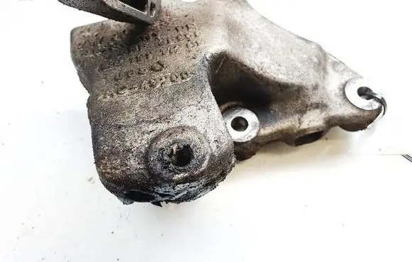 Volkswagen PASSAT B6 Engine mounting bracket 1K0199117BM