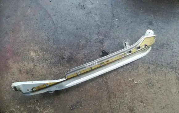 Volkswagen Touareg I Fender mounting bracket 7L6821704