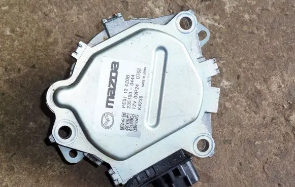 Mazda 6 Camshaft speed sensor PE01124Z0B
