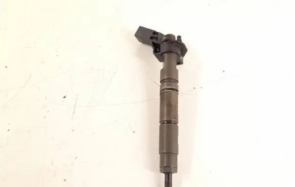 Mercedes-Benz ML W164 Fuel injector 6420700587 6420701987