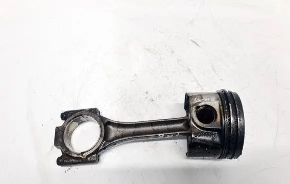 Volkswagen Caddy Piston with connecting rod