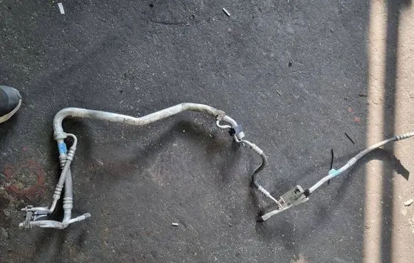 Ford Focus Air conditioning (A/C) pipe/hose F1F119A834EA