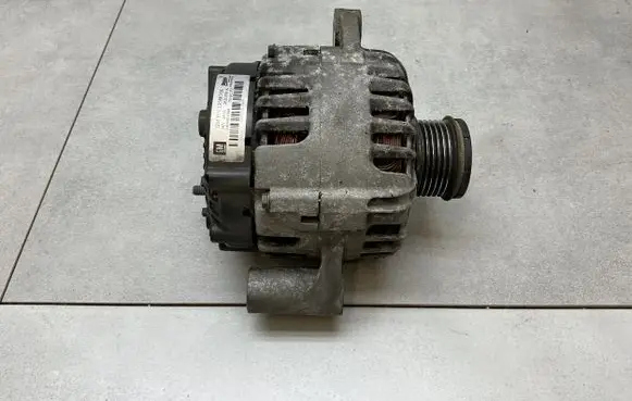 Opel Insignia A Generator/alternator 13588306