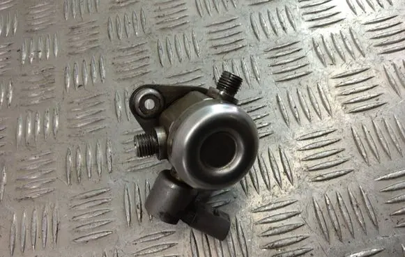 BMW 5 F10 F11 Fuel injection high pressure pump 7595339