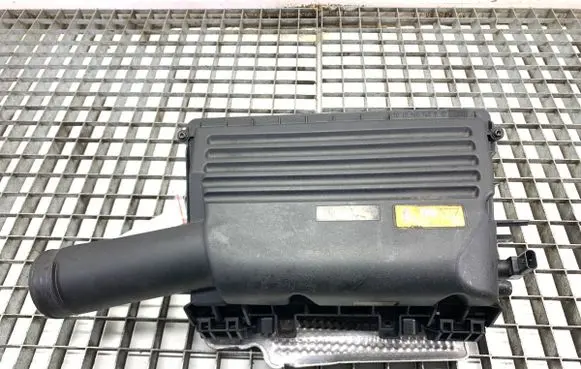Mercedes-Benz E W212 Air filter box A2740900201