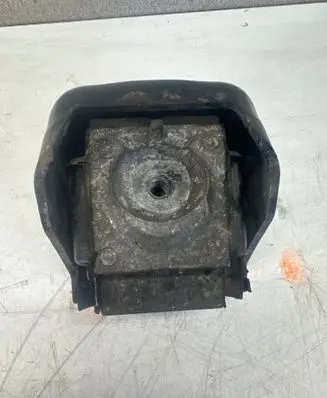 Engine mount bracket