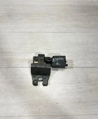 BMW 5 E39 Tailgate/trunk/boot lock/catch/latch 8168892