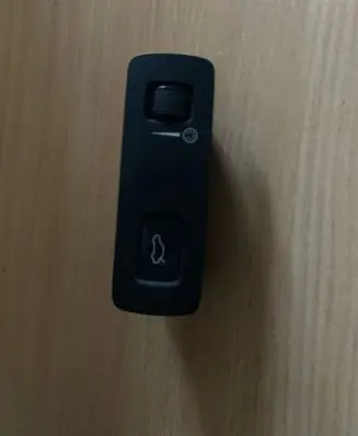 Volvo XC60 Tailgate opening switch 31443873 T19310241601 19W312