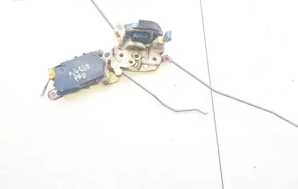 Subaru Forester SF Front door lock 9831