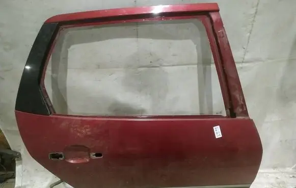 Peugeot 407 Rear door RAUDONOS