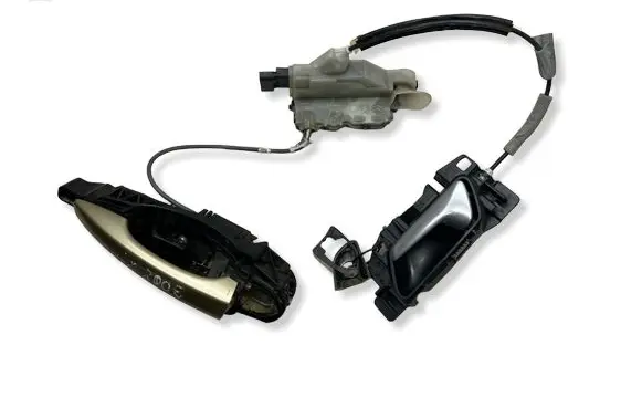 Peugeot 3008 II Front door lock A048069 98201553 311339
