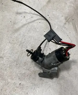 Mercedes-Benz Vito Viano W638 Ignition lock A0005458108