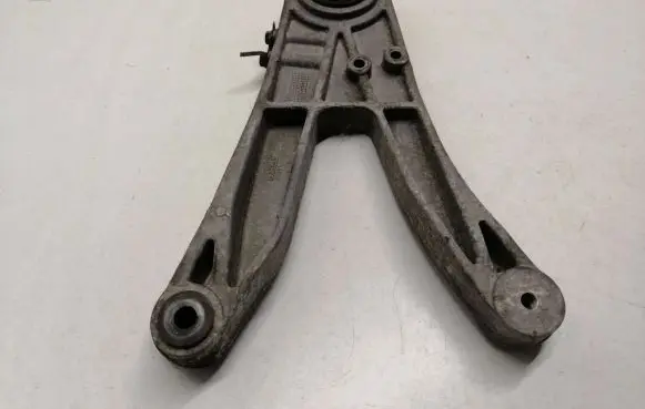 Volvo V70 Engine mounting bracket 3524347 G6587