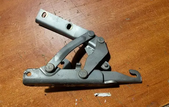 Alfa Romeo 166 Engine bonnet/hood hinges