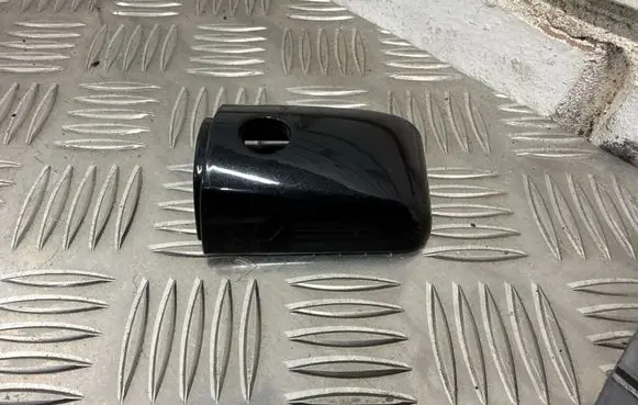 Chrysler Pacifica Front door handle cover 5XQ21TRMAC