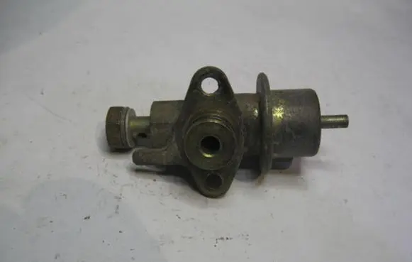 Hyundai Accent Fuel pressure regulator EPR017