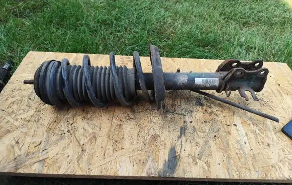 Opel Corsa D Front shock absorber/damper 13214353 GP27380