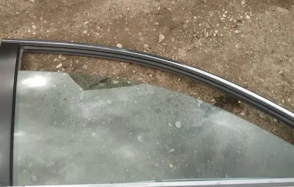 Honda CR-V Front door window glass four-door as2