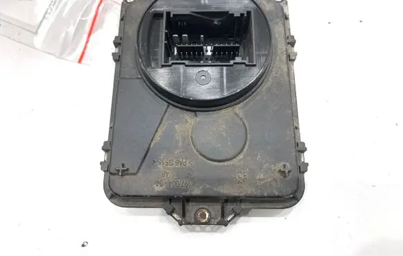 Volkswagen Tiguan Voltage converter/converter module 8V0907399B