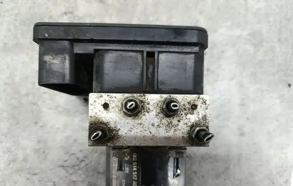Skoda Octavia Mk2 (1Z) ABS Pump