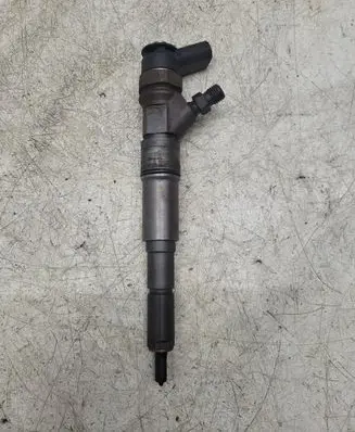 BMW 5 E60 E61 Fuel injector 0445110216