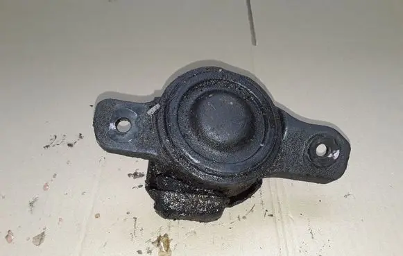 Subaru Outback Engine mount bracket NOCODE