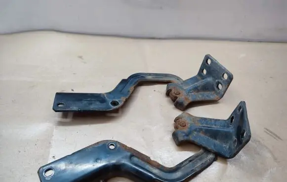 Peugeot 4007 Tailgate/trunk/boot hinge