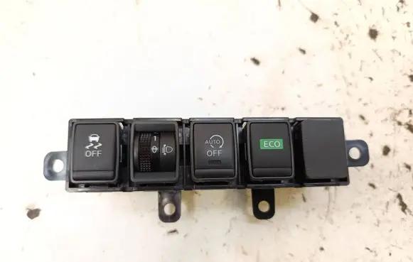 Nissan Pulsar A set of switches 689TU3ZL0A