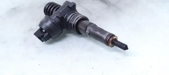 Volkswagen PASSAT B6 Fuel injector 038130073AG 0414720215