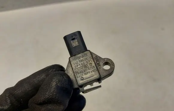 Skoda Kamiq Air pressure sensor 04E906051