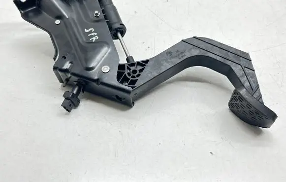 Mercedes-Benz Sprinter W906 Clutch pedal 2012910282 1036776