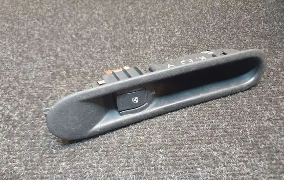 Renault Espace - Grand espace IV Electric window control switch 8200012263
