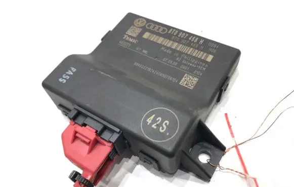 Audi A4 S4 B8 8K Gateway control module 8T0907468H