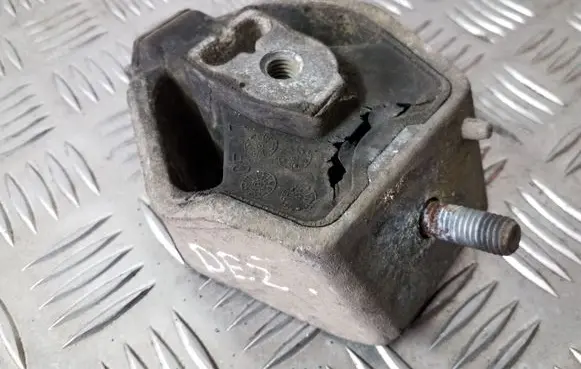 Audi A6 S6 C4 4A Gearbox mount 4A0399151D