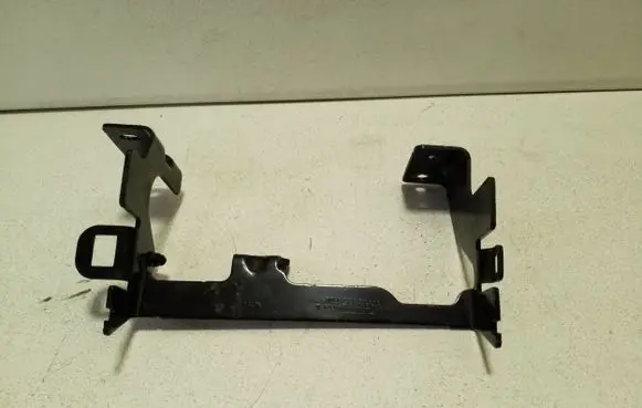Volvo XC90 Radiator mount bracket 31368365