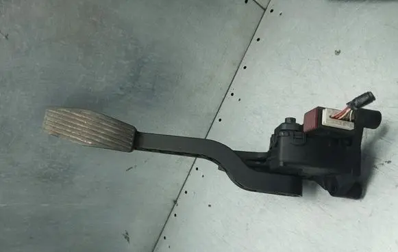 Opel Corsa C Accelerator pedal position sensor 