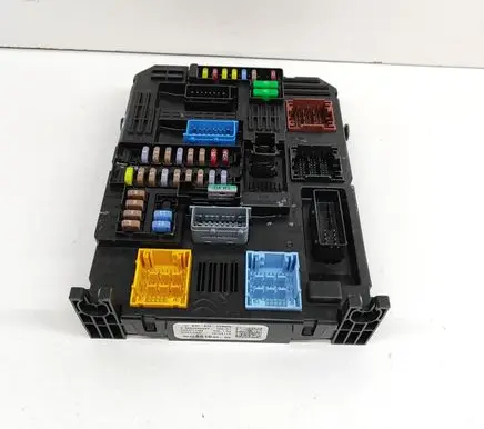 Peugeot 2008 II Fuse module 9832881080 28709110